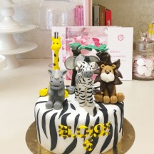 Gâteau Jungle zebre avec rhino